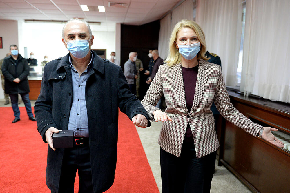 Injac (desno), Foto: Ministarstvo odbrane