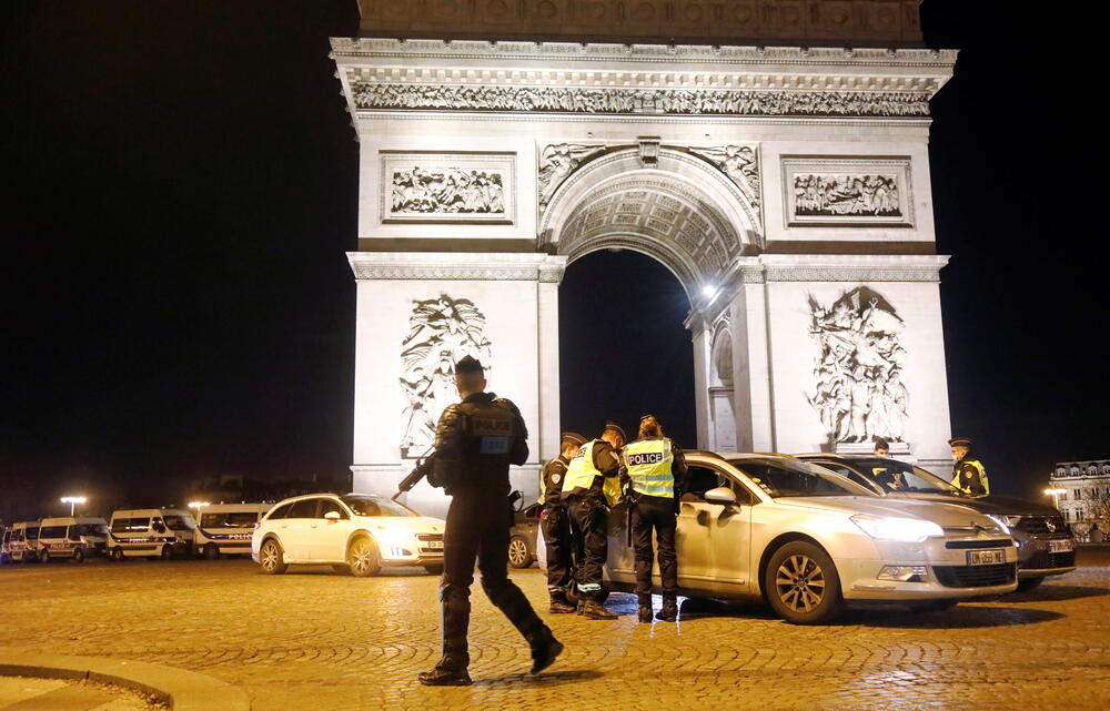 Policija na ulicama Pariza