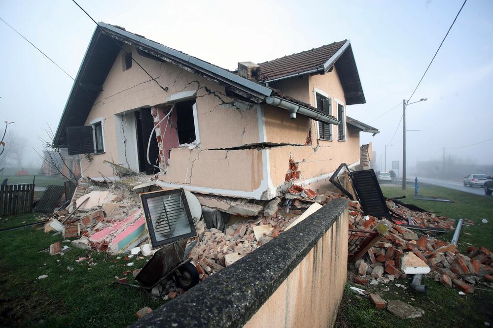 Kuća u mjestu Prekopa, između Petrinje i Gline, srušena u razornom zemljotresu koji je 29. decembra pogodio centralnu Hrvatsku., Foto: BETAPHOTO/HINA