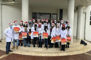 Studenti Medicinskog fakulteta uručili 808 paketića za djecu