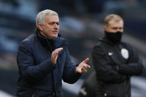Mourinho: We knew both the flaws and the virtues of Leeds; Bjelsa: They destroyed us...