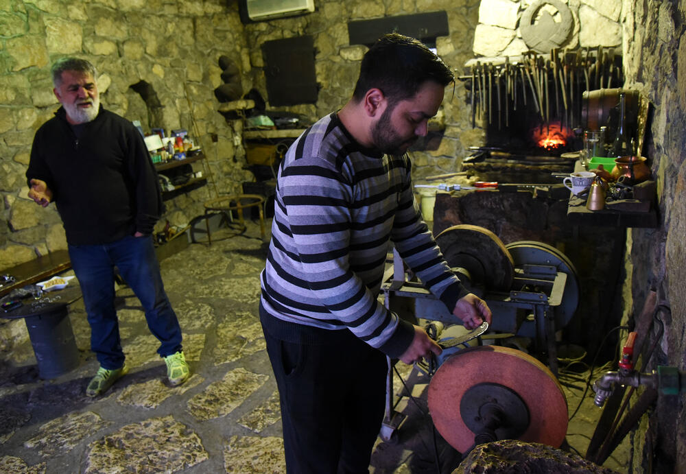 <p>Staropodgoričanin Nijazim Alković ni u sedmoj deceniji ne odustaje od zanata predaka, a raduje se što će mu se uskoro i sin pridružiti</p>