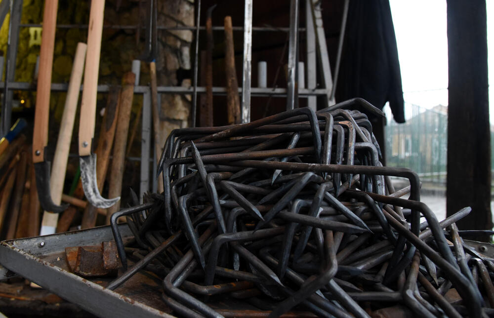 <p>Staropodgoričanin Nijazim Alković ni u sedmoj deceniji ne odustaje od zanata predaka, a raduje se što će mu se uskoro i sin pridružiti</p>