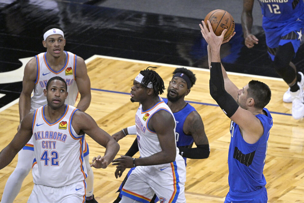 Vučević na meču sa Oklahomom, Foto: Beta/AP