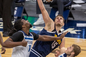 Denver slavio, Jokić briljirao, rekord karijere Stefa Karija