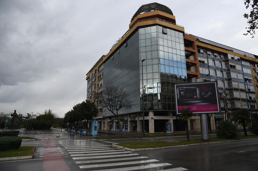Zgrada u blizini Univerziteta useljena 2006., Foto: Savo Prelević