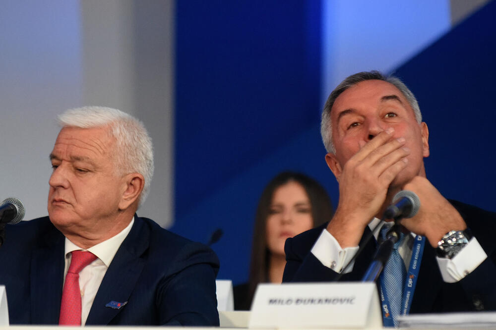 Zamjenik predsjednika DPS Duško Marković i predsjednik DPS Milo Đukanović, Foto: Boris Pejović