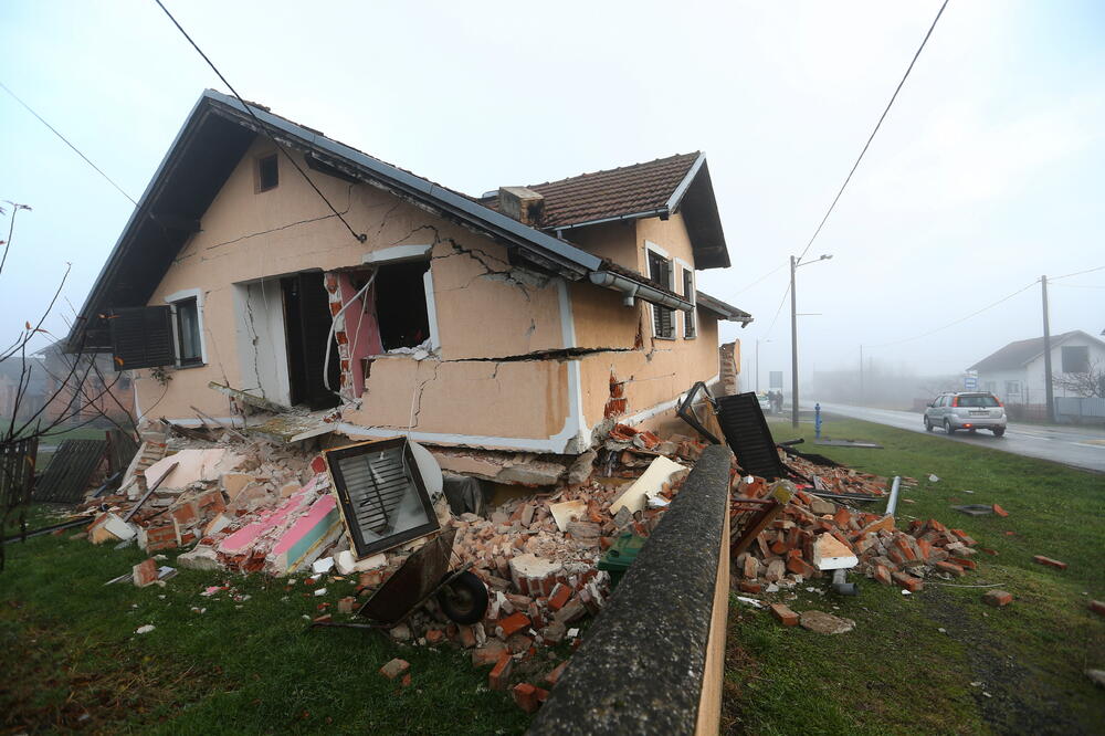 Oštećena kuća u selu Prokopa, Foto: Reuters