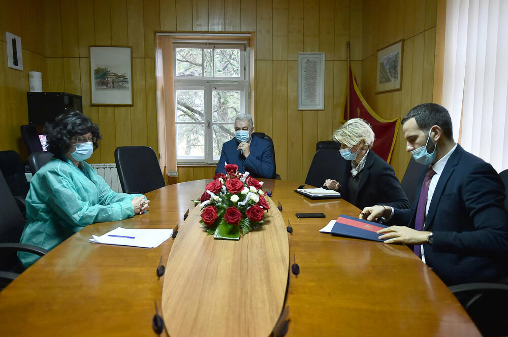 Krivokapić u posjeti bolnici u Brezoviku