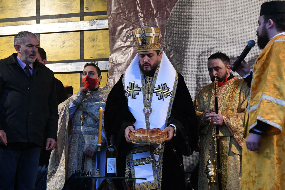 Sa jučerašnjeg nalaganja badnjaka na Cetinju, Foto: Savo Prelević