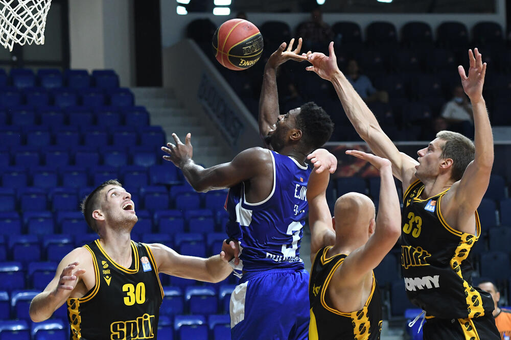 Sa meča Budućnost - Split, Foto: SAVO PRELEVIC