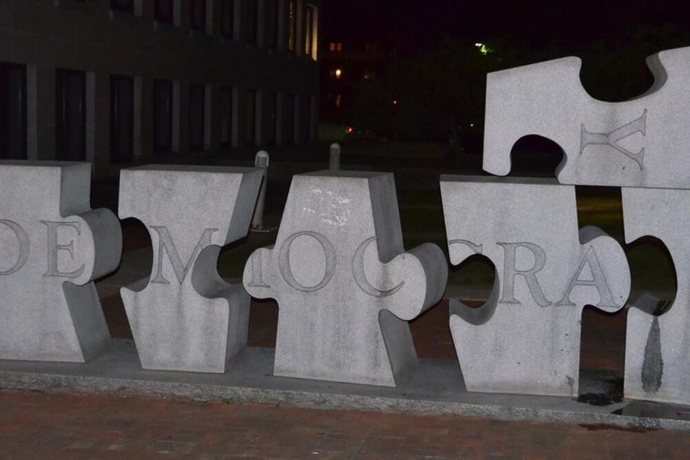 Skulptura W.F. Herika “Demokratija”, Foto: Printscreen