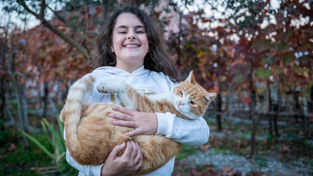 Sofi uživa u prirodi i igri sa svojim ljubimcima