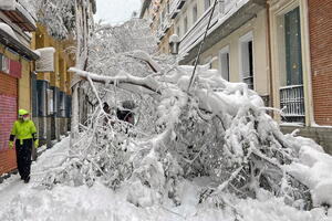 Snijeg paralisao Španiju, poginule četiri osobe