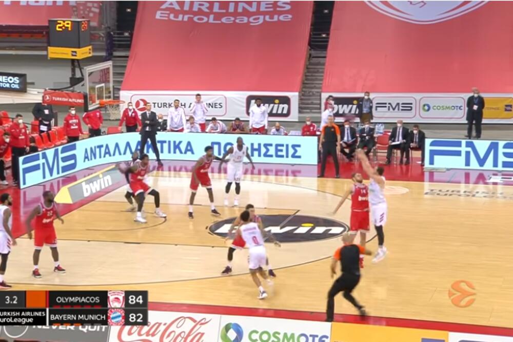 Cipser šutira trojku, Foto: Printscreen YouTube