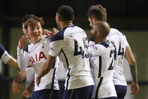 Totenhem lako protiv najlakšeg rivala u istoriji, Alfi Devin...