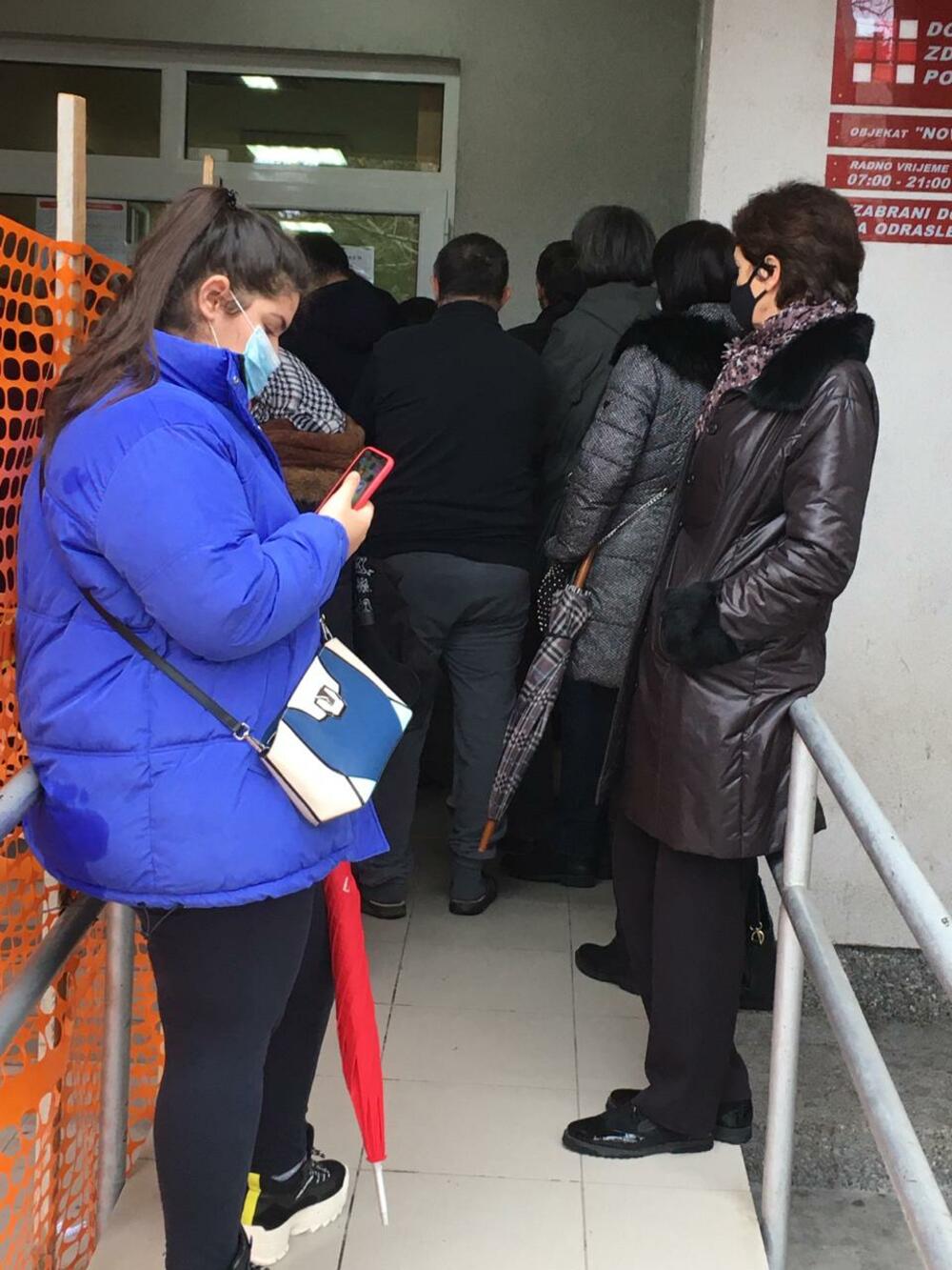 Ne poštuje se distanca