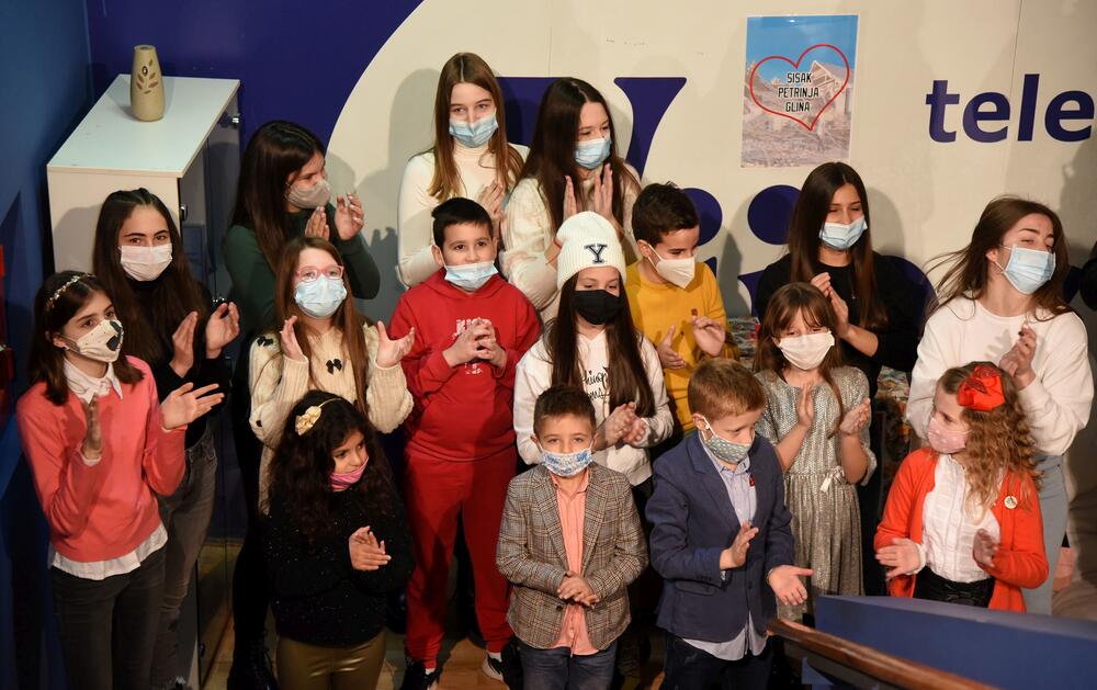 <p>Upakovane poklone sa imenom pošiljaoca možete ostavljati na portirnici Vijesti, od ponedjeljka 11.januara do četvrtka 14.januara</p>