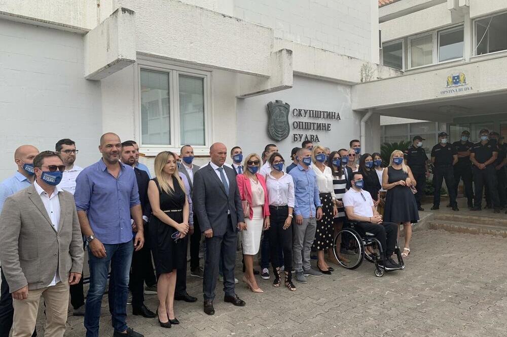 Predstavnici pobjedničke izborne liste, Foto: Vuk Lajović