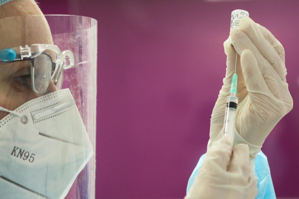 Medicinski radnik iz Domžala u Sloveniji, Foto: Reuters