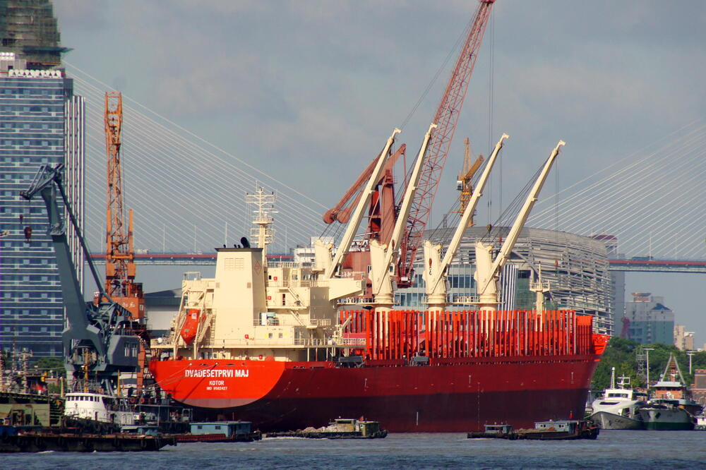 Obje kompanije imaju negativnu vrijednost kapitala: Brod 21. maj Crnogorske plovidbe, Foto: Shipspotting.com