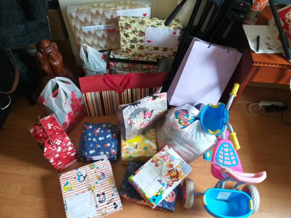 <p>Upakovane poklone sa imenom pošiljaoca možete ostavljati na portirnici Vijesti, od ponedjeljka 11.januara do četvrtka 14.januara</p>