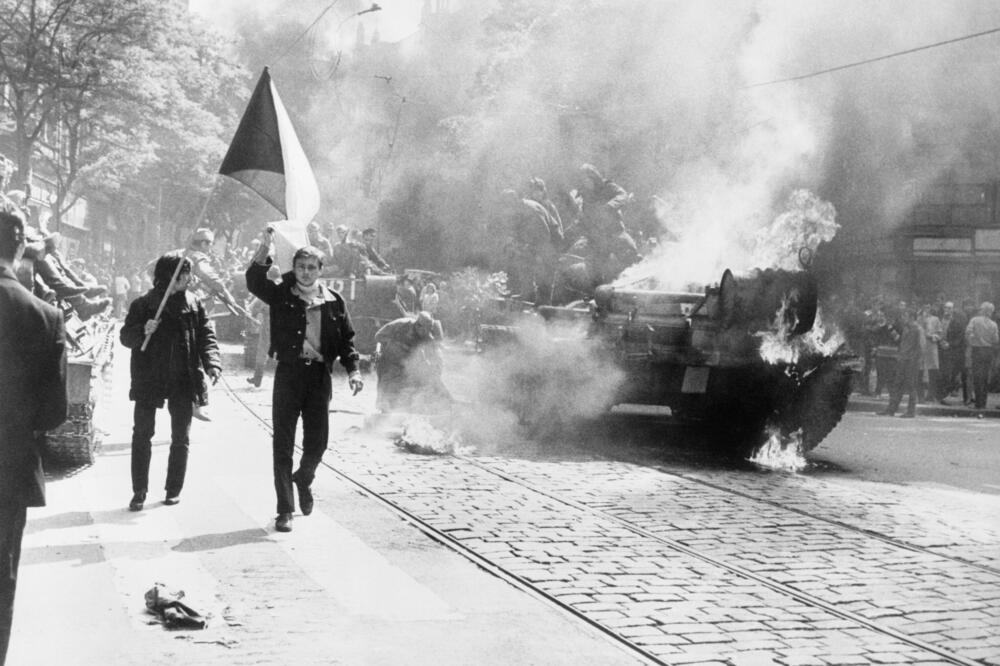 Prag u vrijeme sovjetske invazije 1968. -, Foto: Wikipedia