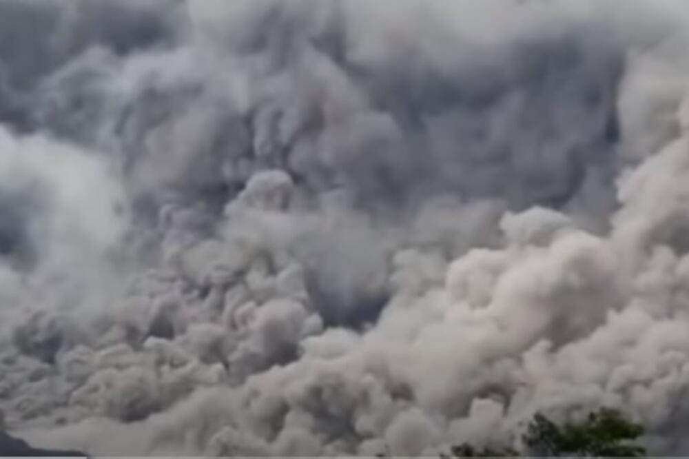 Erupcija vulkana Semeru, Foto: Printscreen YouTube