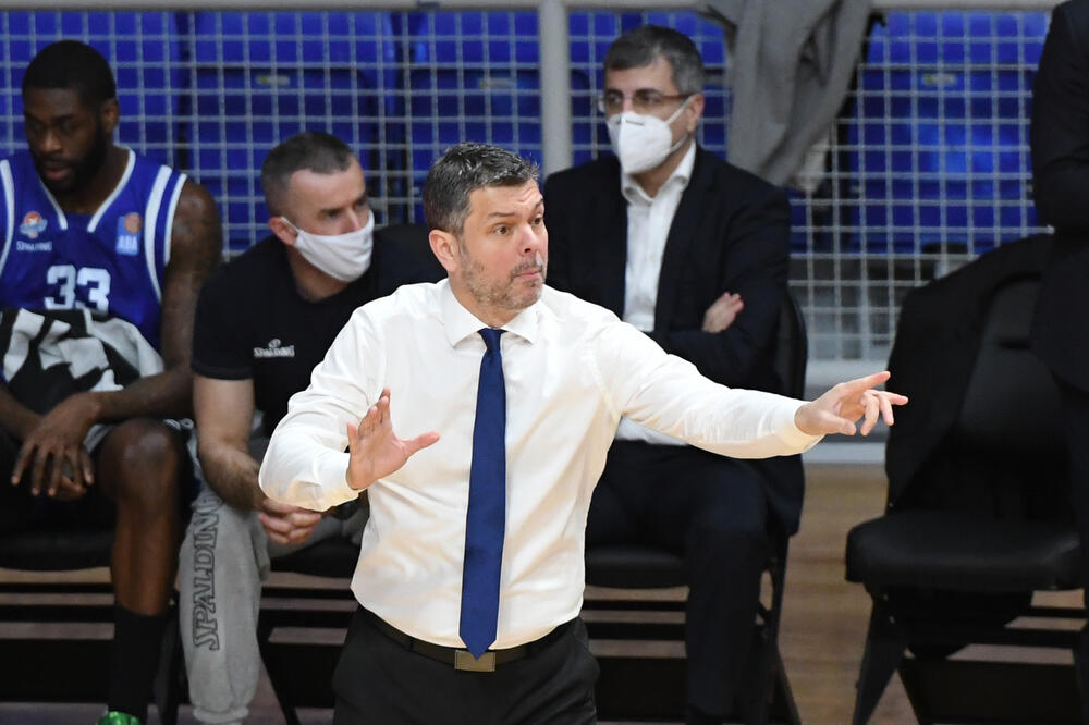 Mijović na meču sa Partizanom, Foto: Savo Prelević