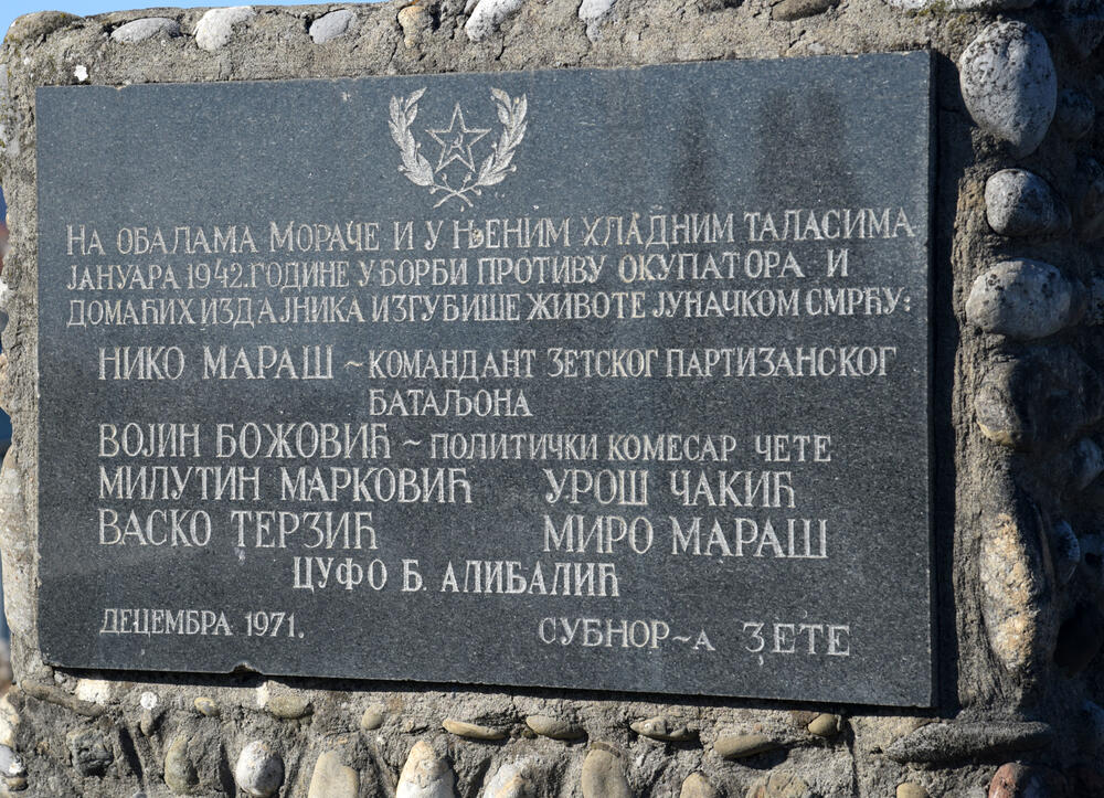 Spomenik u selu Vukovci
