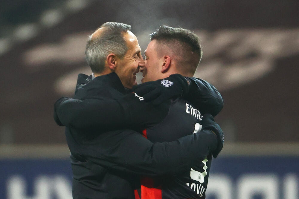 Huter je bio oduševljen nastupom Jovića pri prvom povratku u Ajntraht, Foto: REUTERS