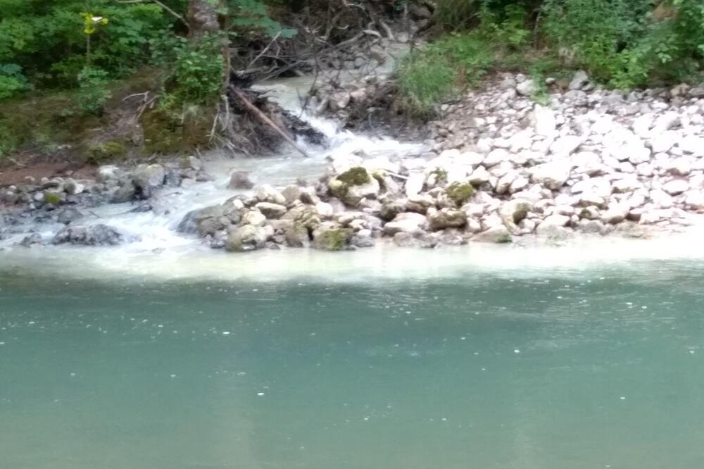 Problem se vidi i okom: Ušće Mjedničkog potoka u Ćehotinu, Foto: Privatna arhiva