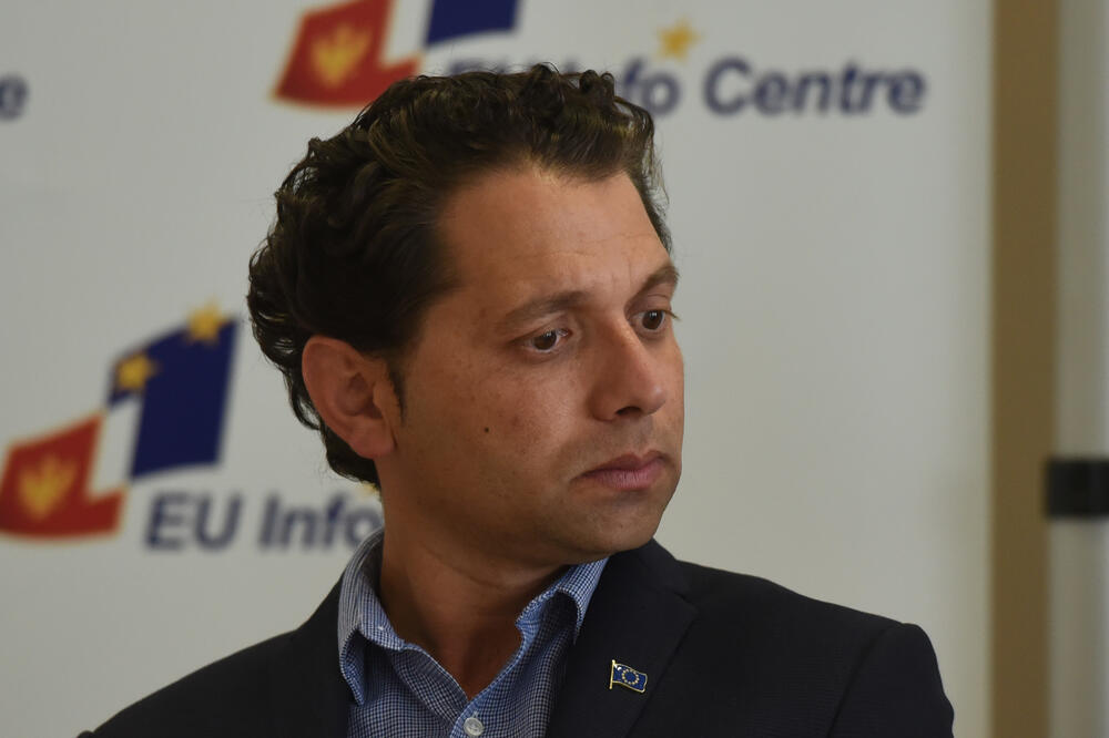 Izvšni direktor NVO "Mladi Romi" Samir Jaha, Foto: Savo Prelević