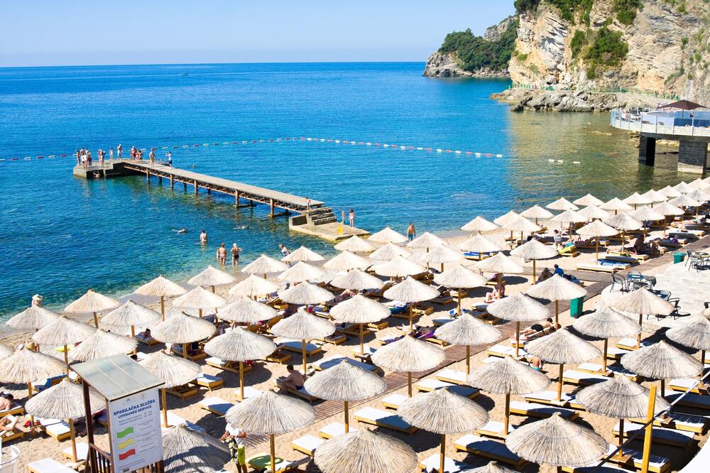 Detalj sa plaže Mogren u Budvi, Foto: Shutterstock