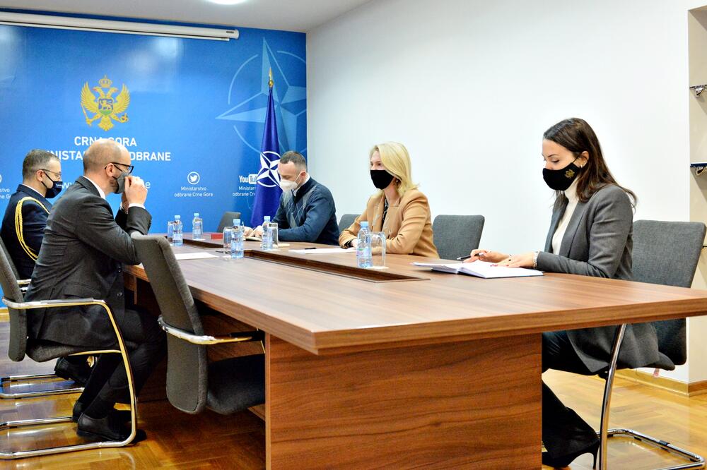 Sastanak ministarke Injac i ambasadora Preskera, Foto: Ministarstvo odbrane