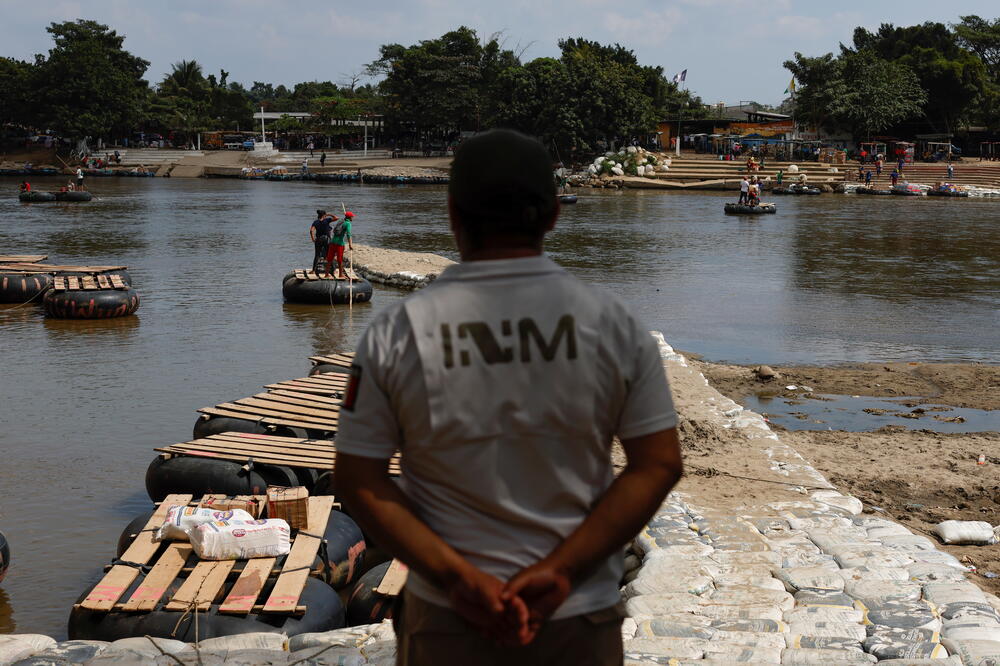 Imigracioni agent na granici Meksika i Gvatemale, Foto: Reuters