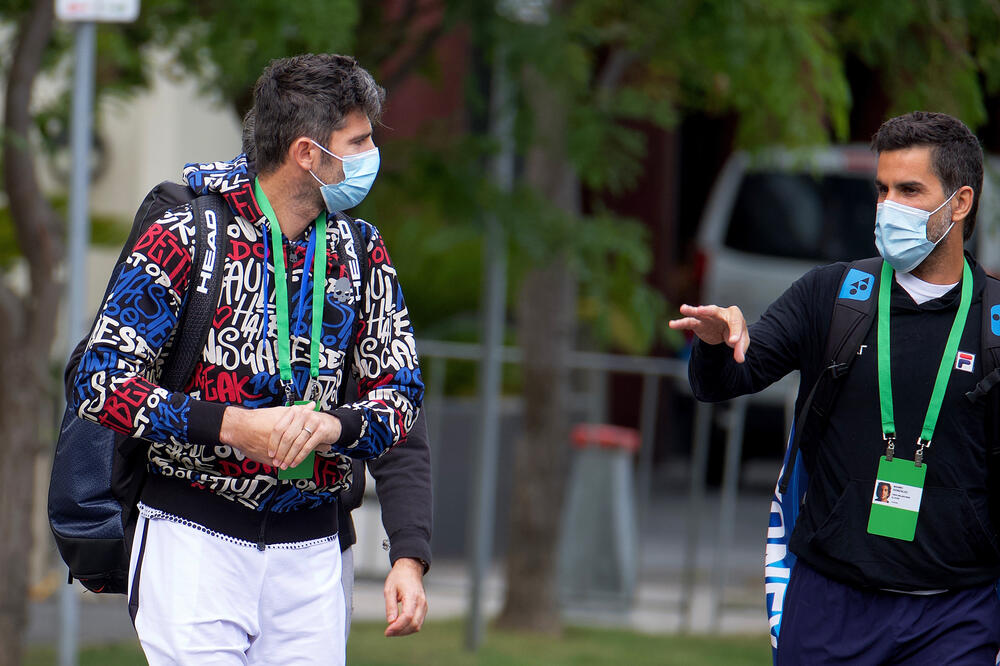 Italijan Simone Boleli ide na trening, Foto: AP