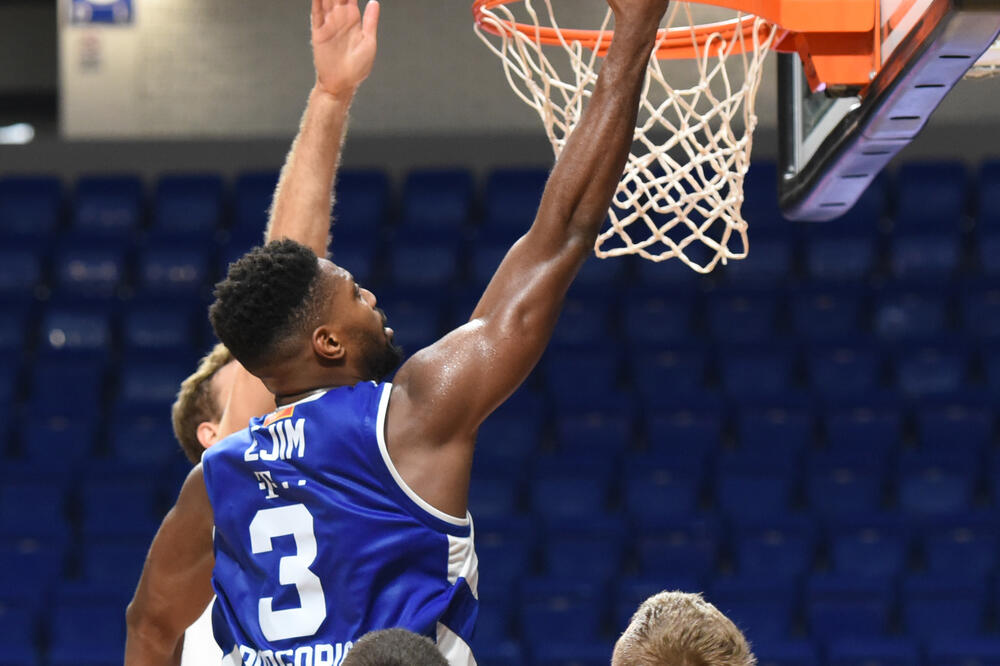 Želi da se iskupi za prvi meč bez koša u dresu Budućnost Volija: Melvin Edžim, Foto: Savo Prelević