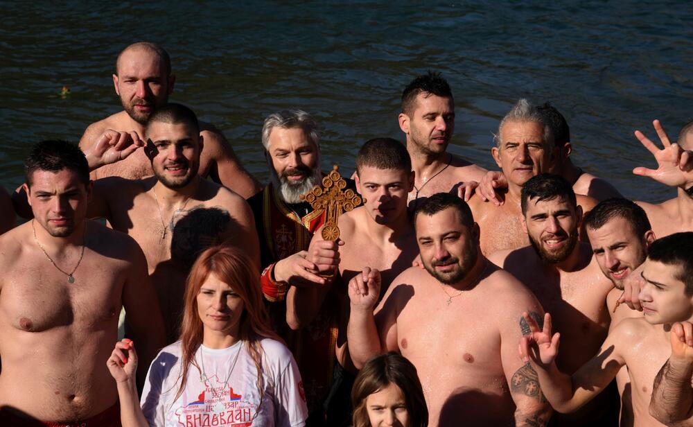 <p>Policija radi i na identifikaciji osoba koje su učestvovale u plivanju, kako bi i od njih prikupila obavještenja</p>