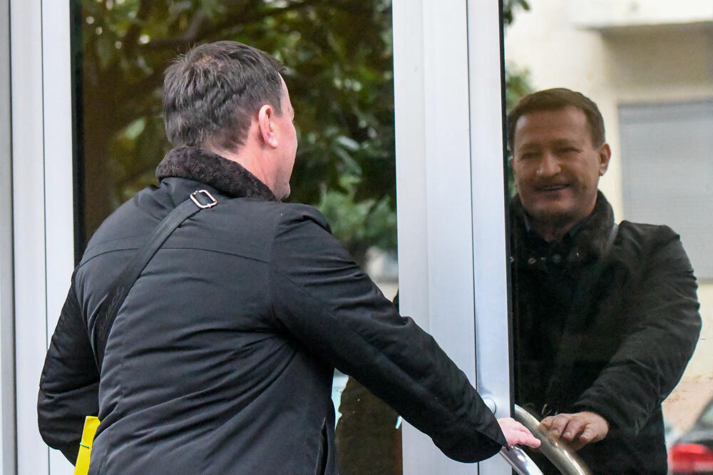 Advokat Lješković ispred Višeg suda (arhiva), Foto: Savo Prelević