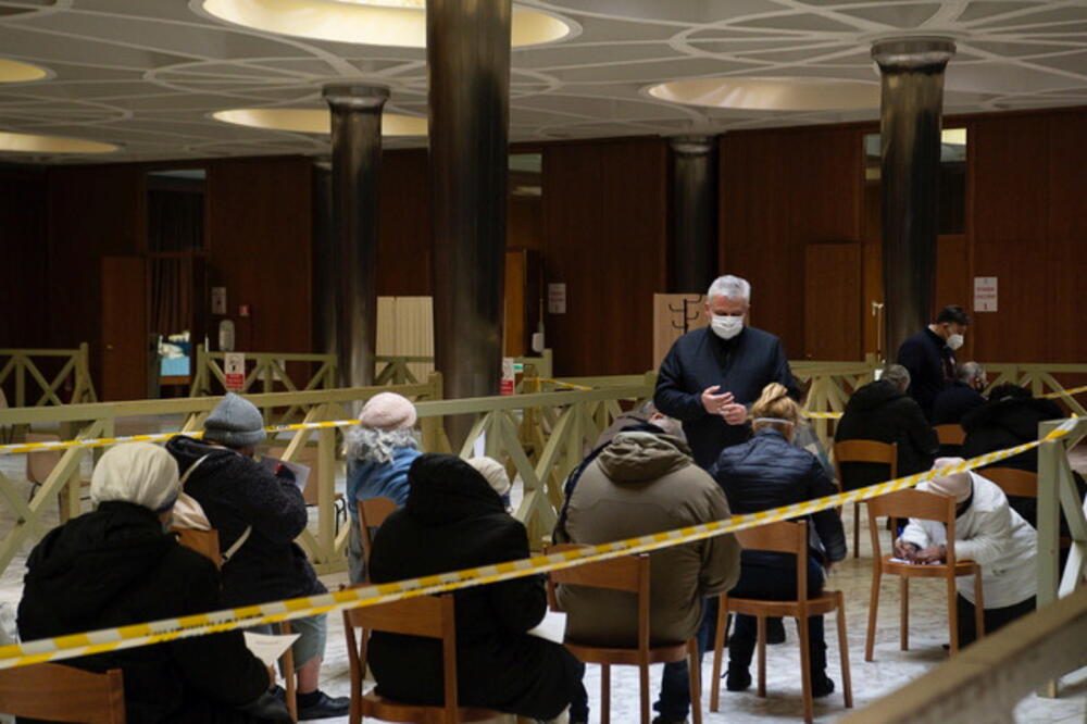 Vakcinacija rimskih beskućnika, Foto: Reuters