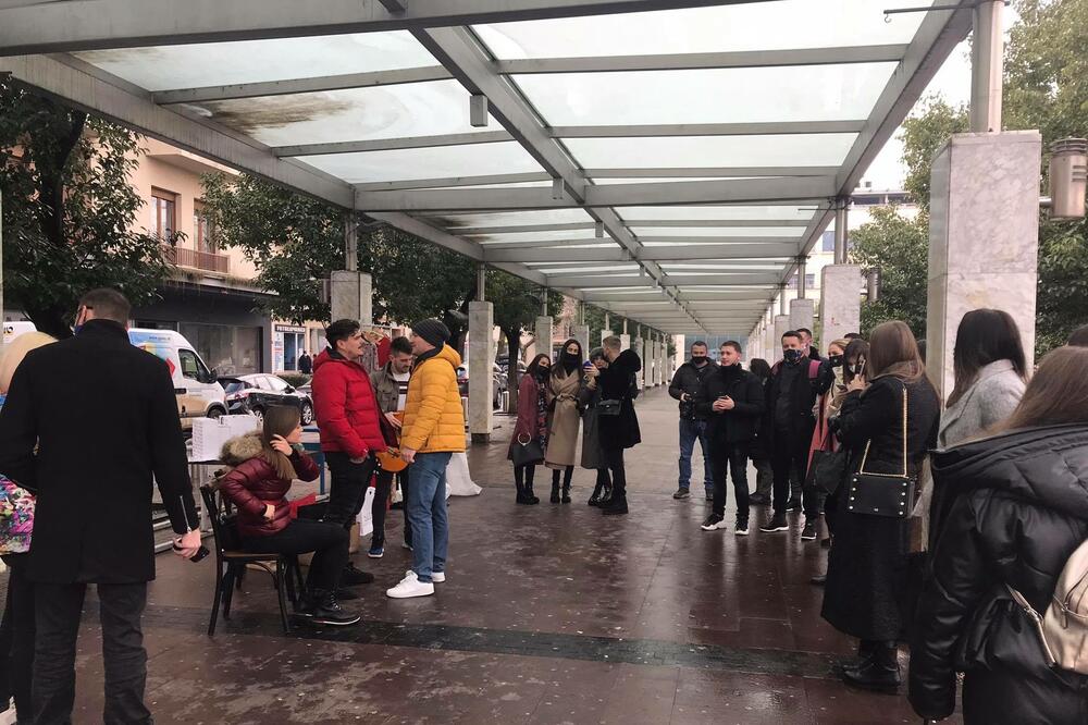 Humanitarna akcija na Trgu nezavisnosti, Foto: Miljana Kljajić