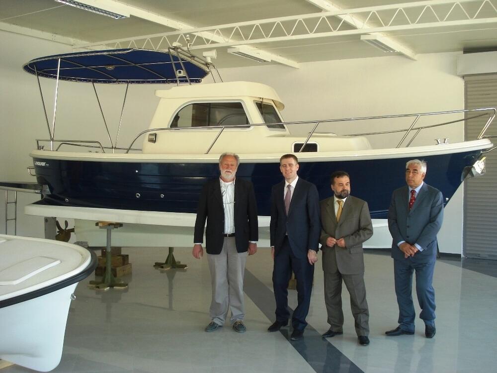 Zgradić, skroz lijevo (arhiva)