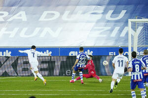 Real lako slavio u Vitoriji, pogodio i Azar