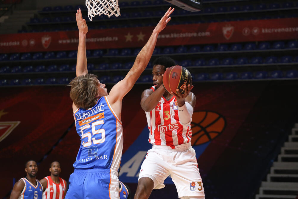 Za 1. mjesto: Luković u duelu sa Lojdom, Foto: ABA liga