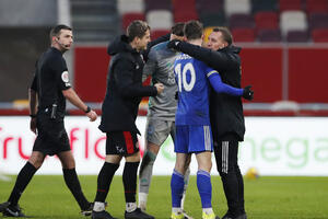 "Lisice" ne staju: Lester za 25 minuta otpisao ambicioznog...