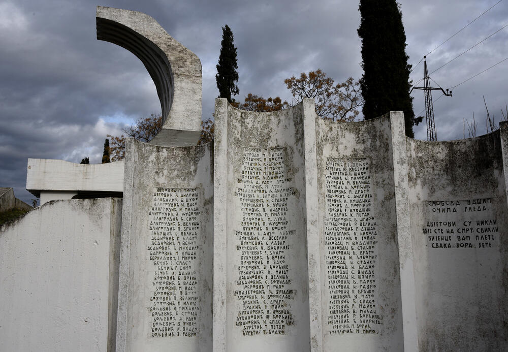 <p>Spomenik svjedoči o borbi i položenim životima 218 boraca iz Zete u Drugom svjetskom ratu</p>
