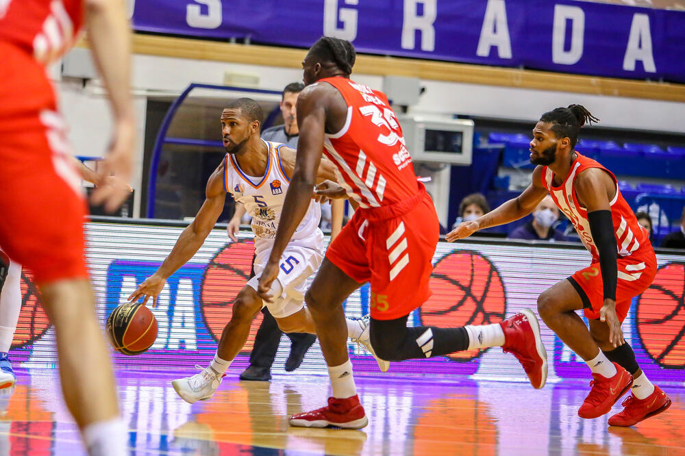 Nidam u duelu sa odbranom Zvezde, Foto: Mornar/Media Pro