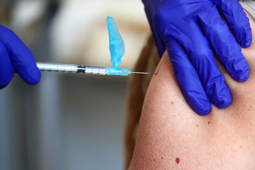 Građani će prvo primiti Fajzer/Biontek vakcinu (ilustracija), Foto: Reuters