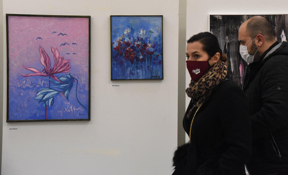 <p>Postavka "Refleksije Mediterana" otvorena je večeras u holu KIC-a "Budo Tomović" gdje se može pogledati do prvog februara</p>